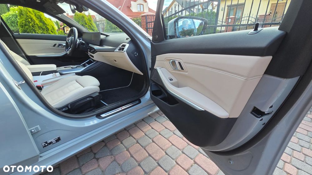 BMW Seria 3 330d xDrive mHEV M Sport sport - 9