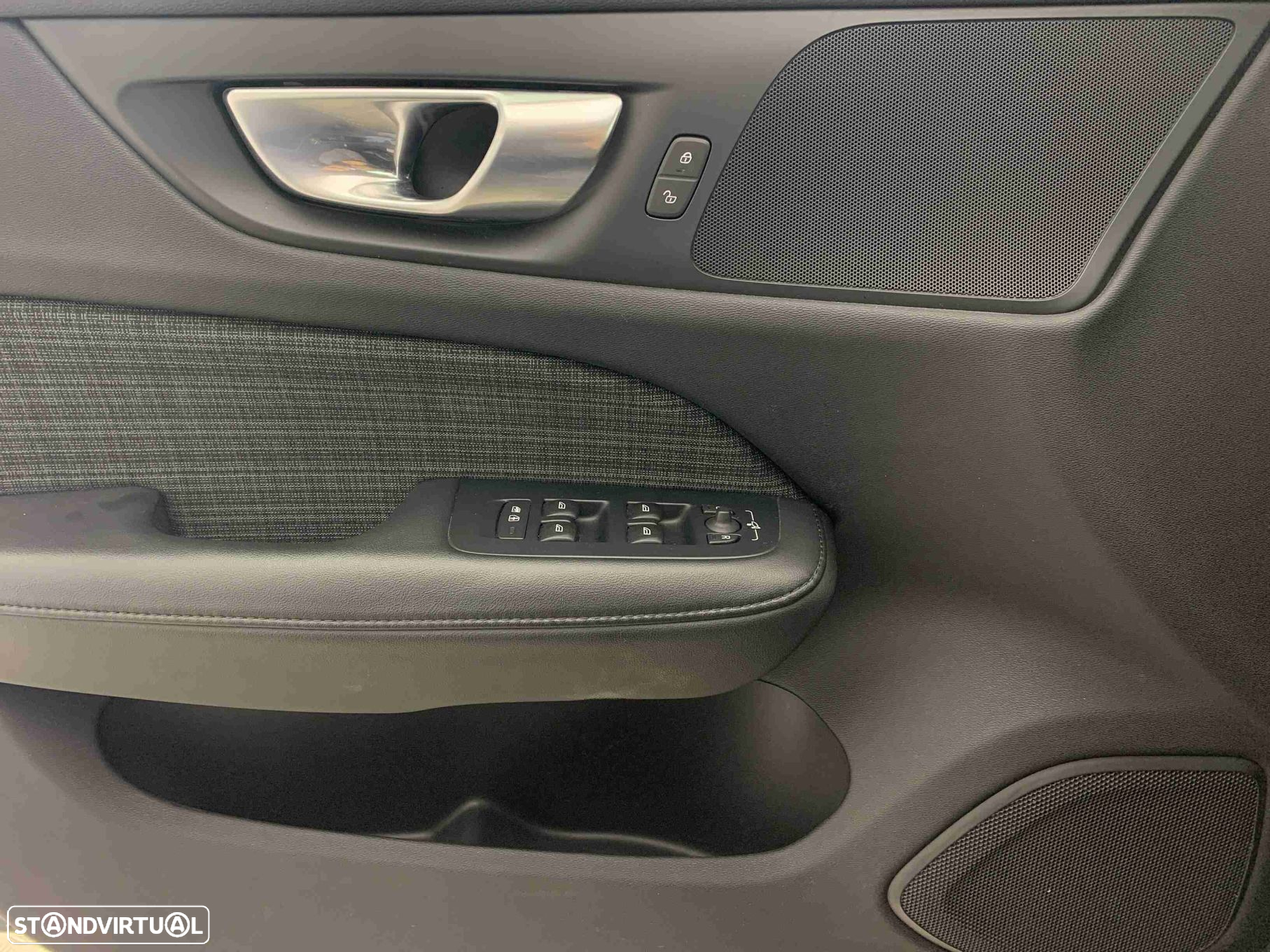 Volvo V60 2.0 B4 Essential Auto - 12