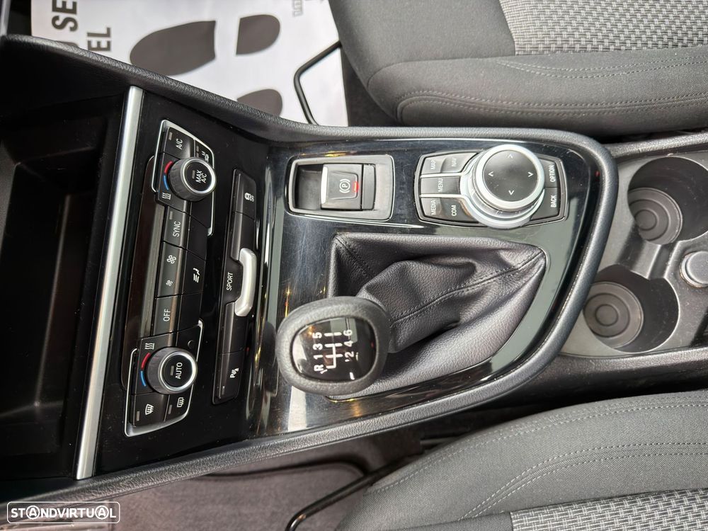 BMW 216 Active Tourer d Line Sport - 31