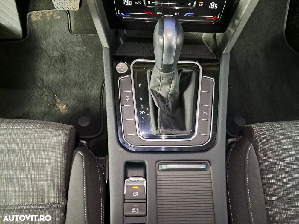 Volkswagen Passat - 17