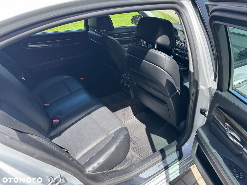 BMW Seria 7 750Li - 17