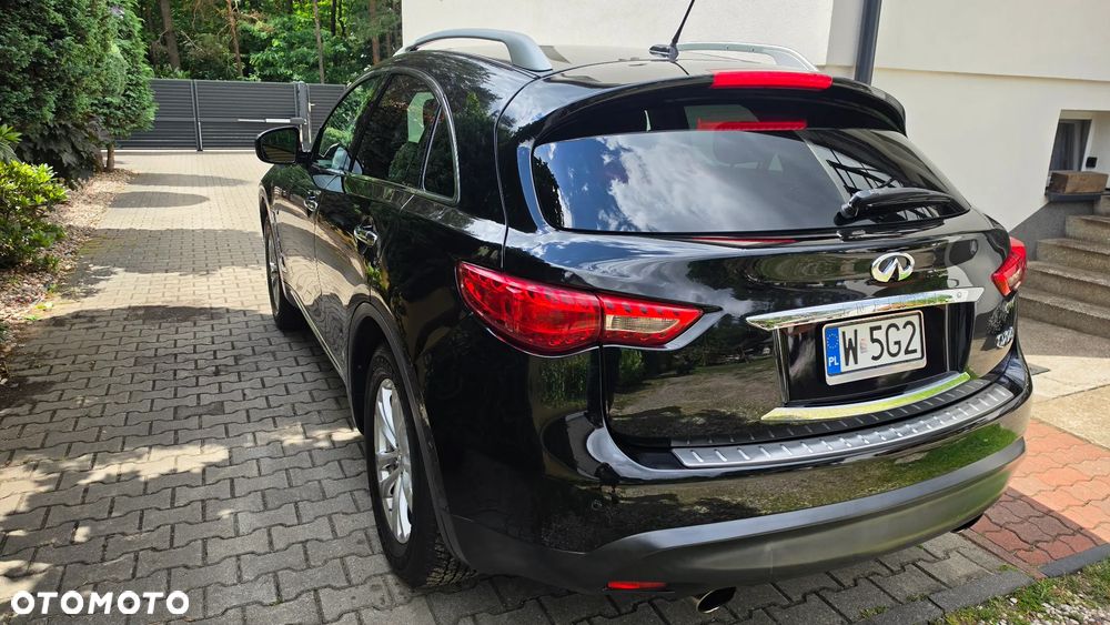 Infiniti QX70 - 11