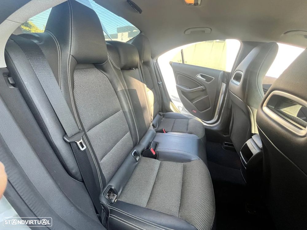 Mercedes-Benz CLA 220 CDI 7G-DCT - 12