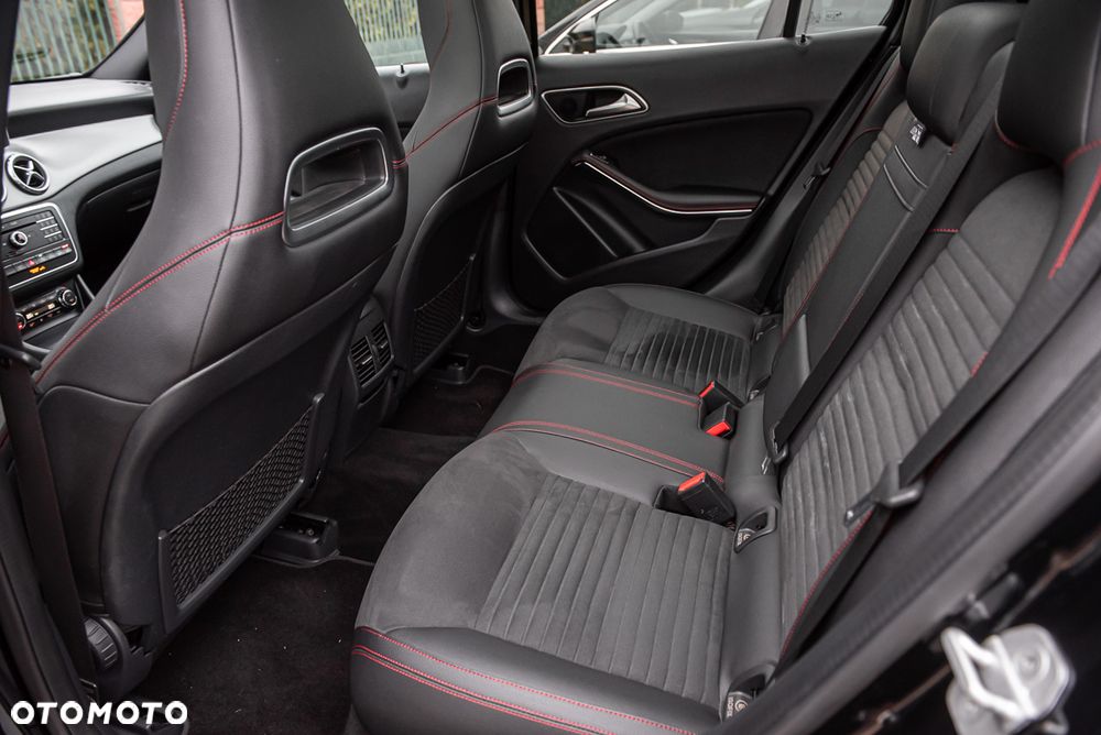 Mercedes-Benz GLA 250 4Matic 7G-DCT AMG Line - 28