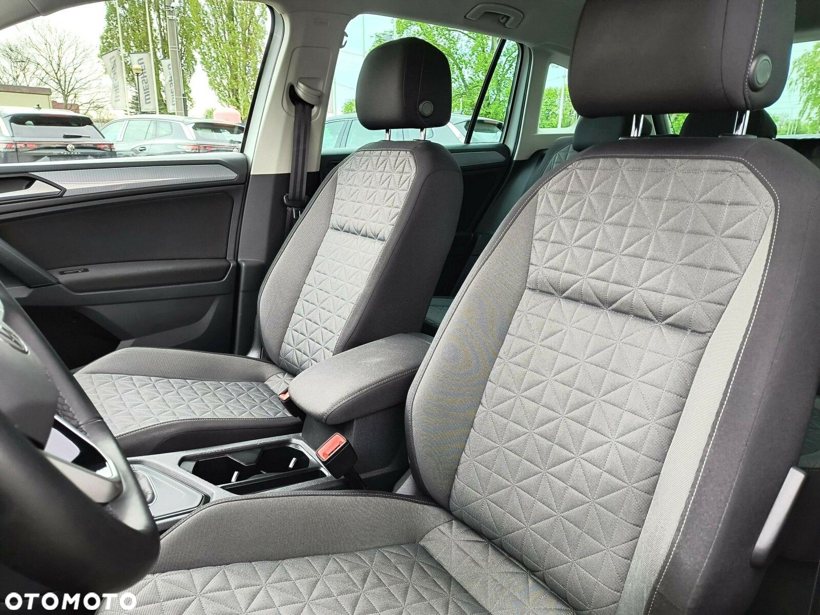 Volkswagen Tiguan - 11