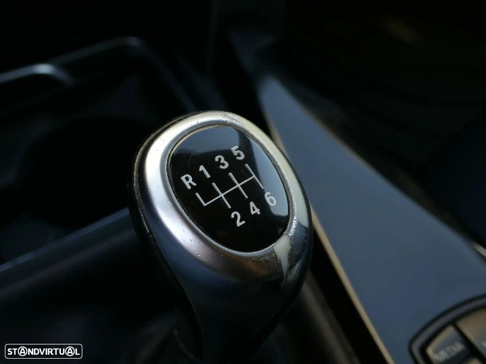 BMW 318 d Line Sport - 25