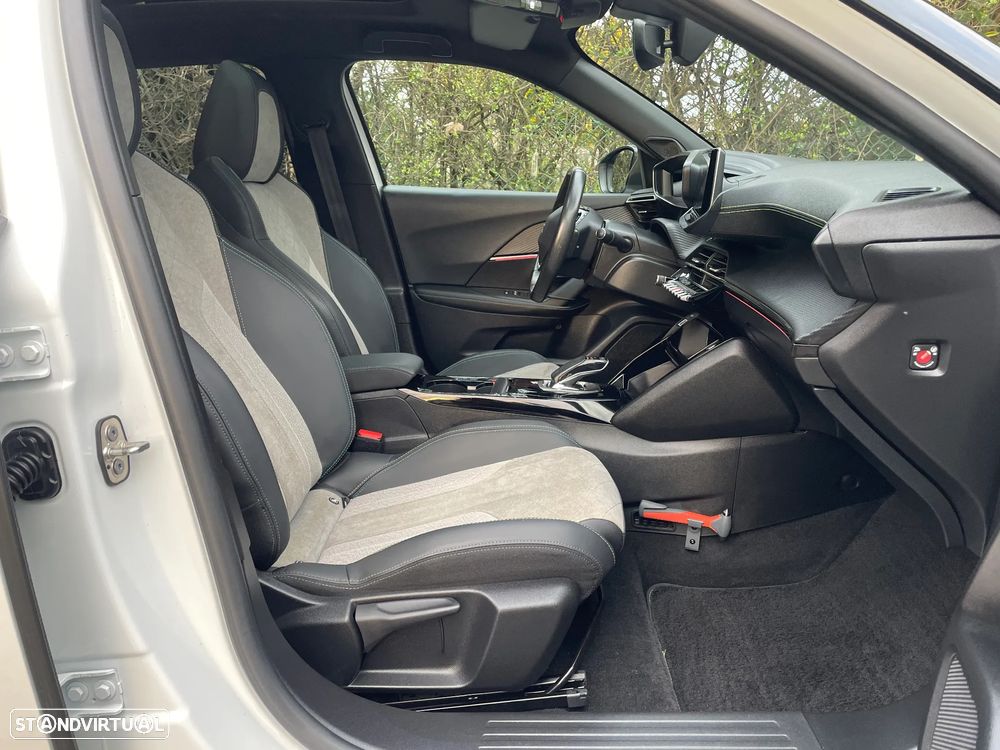 Peugeot e-2008 GT Pack - 27
