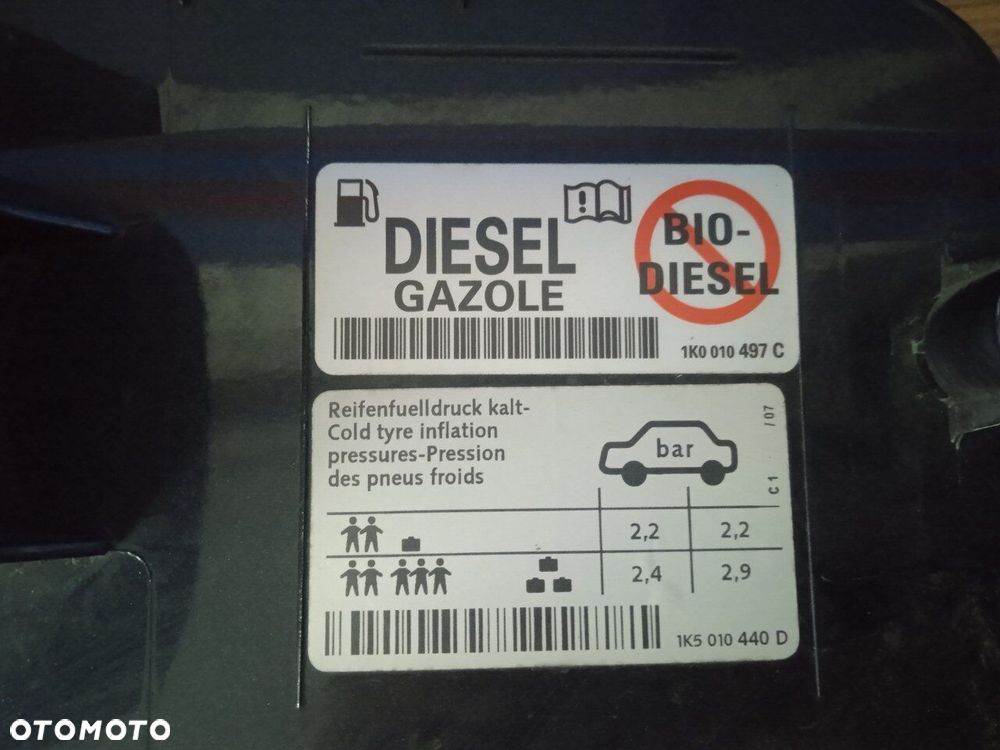 Klapa wlewu paliwa Golf 5 Kombi 1K0010497C kolor LC5F - 3