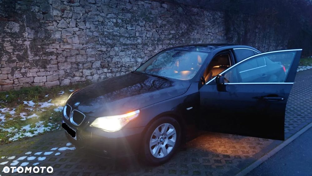 BMW Seria 5 525i - 4