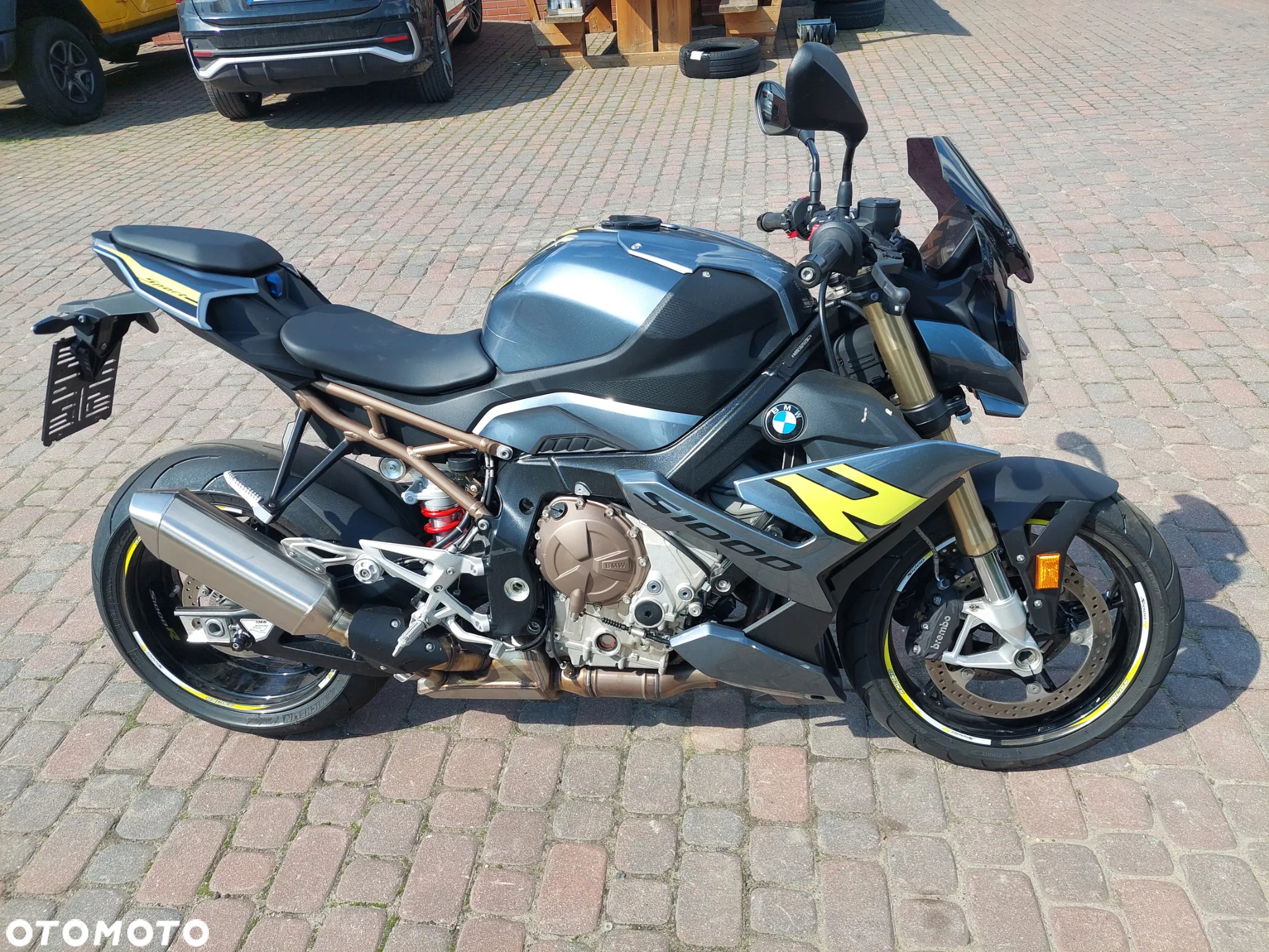 BMW S - 6