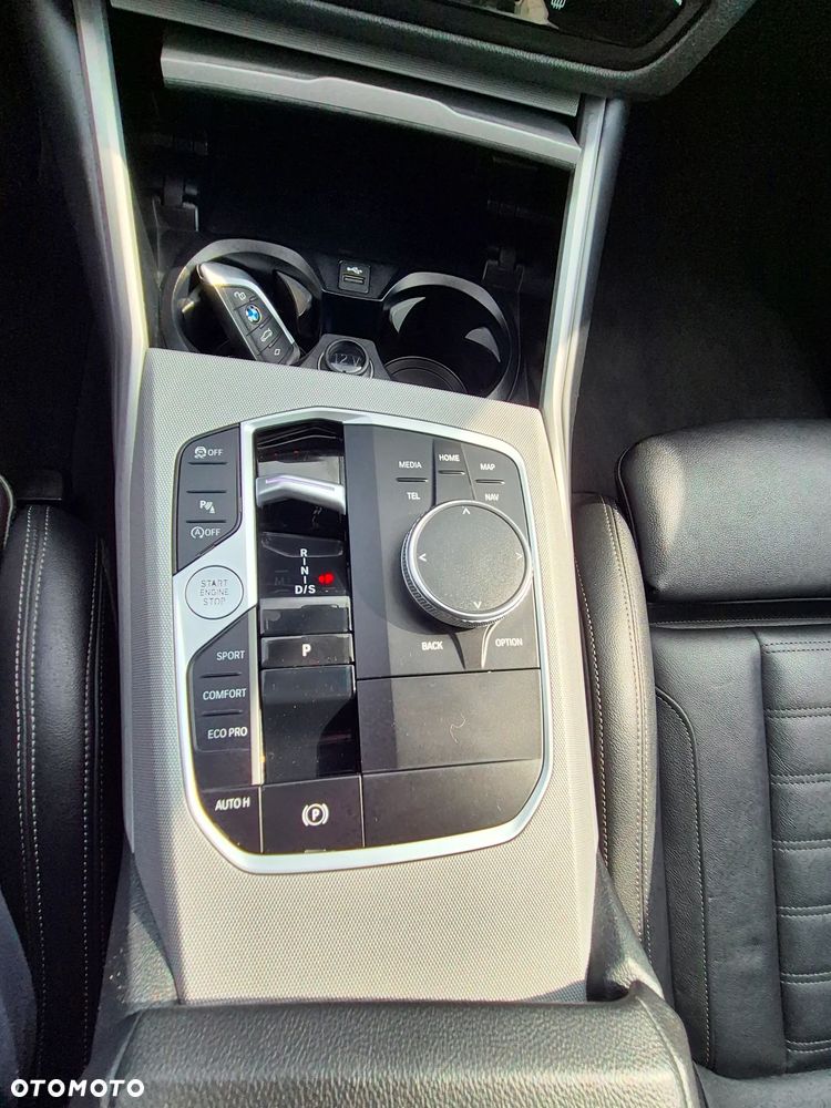 BMW Seria 3 320i Sport Line - 29