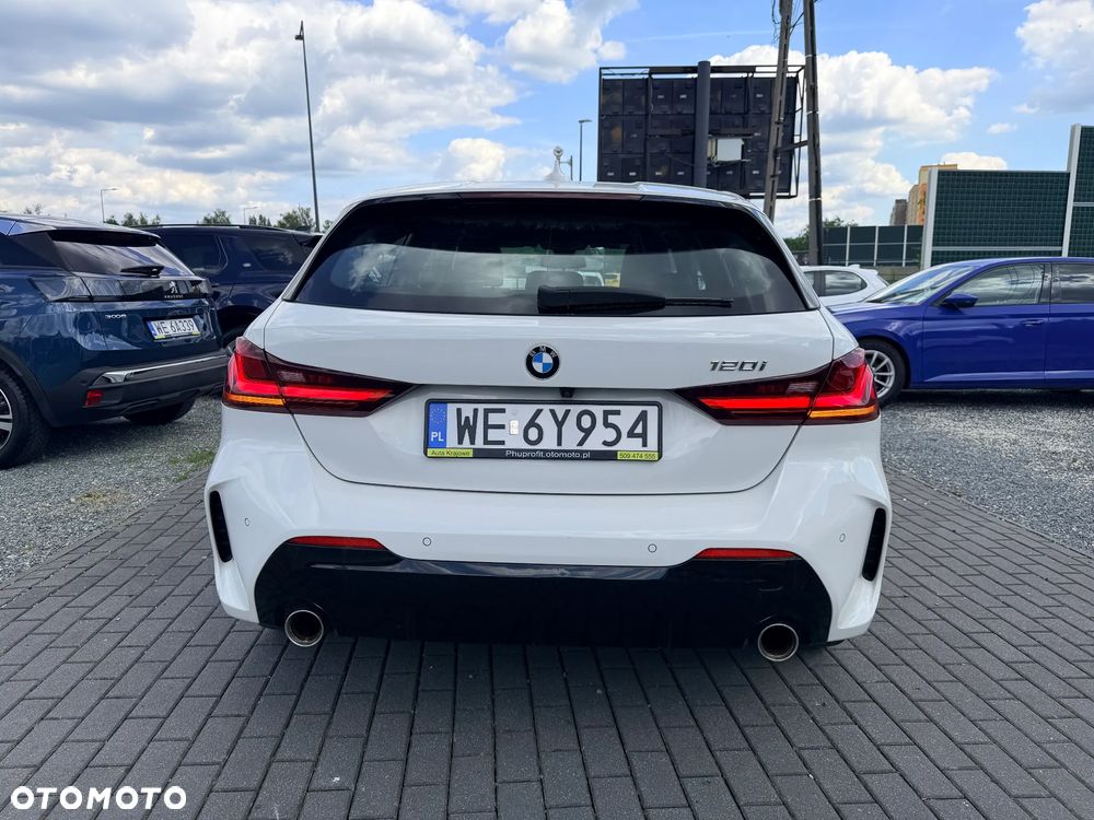 BMW Seria 1 120i M Sport - 10