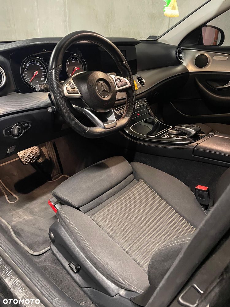 Mercedes-Benz Klasa E 220 d 4-Matic 9G-TRONIC - 21