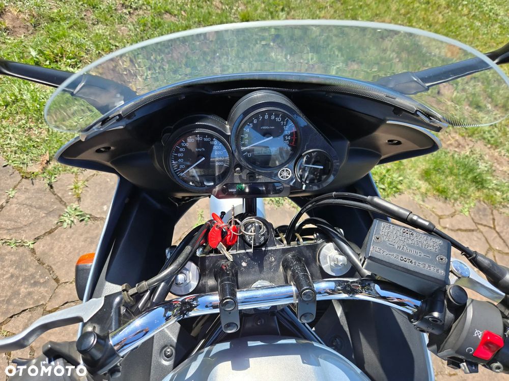 Yamaha FZS - 15