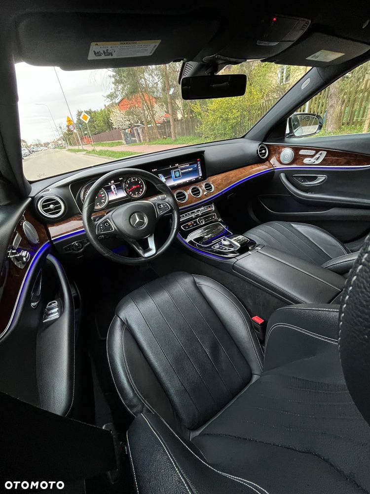Mercedes-Benz Klasa E 300 9G-TRONIC AMG Line - 4
