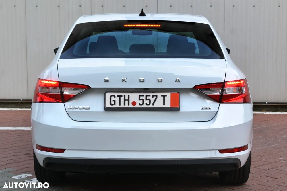 Skoda Superb 2.0 TDI DSG Premium Edition - 8