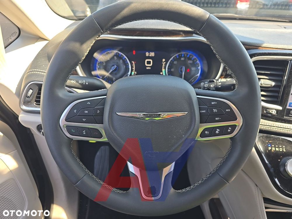 Chrysler Pacifica - 8