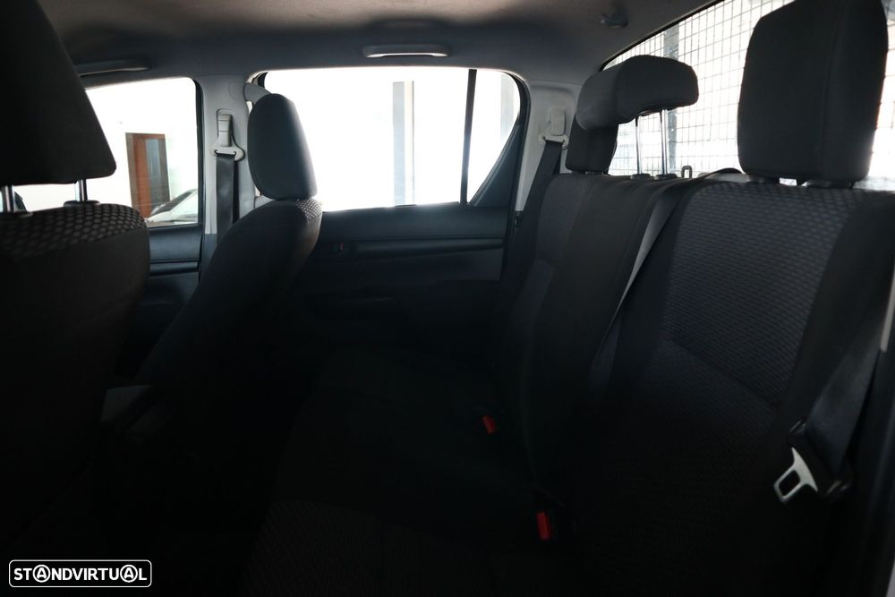 Toyota Hilux 2.4 D-4D 4WD CD CM - 11