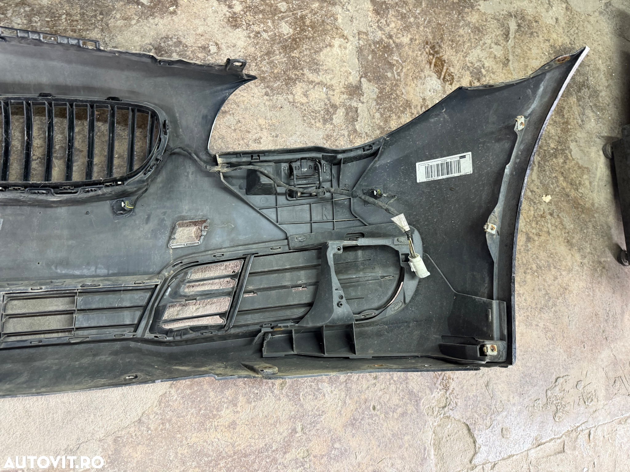 Bara fata completa BMW seria 5 F10-F11 LCI facelift an 2013-2016 cu 4 senzori si gauri spalatoare - 9