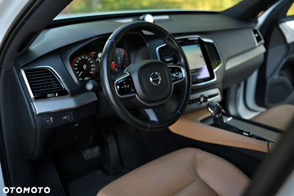 Volvo XC 90 D5 AWD Momentum - 23