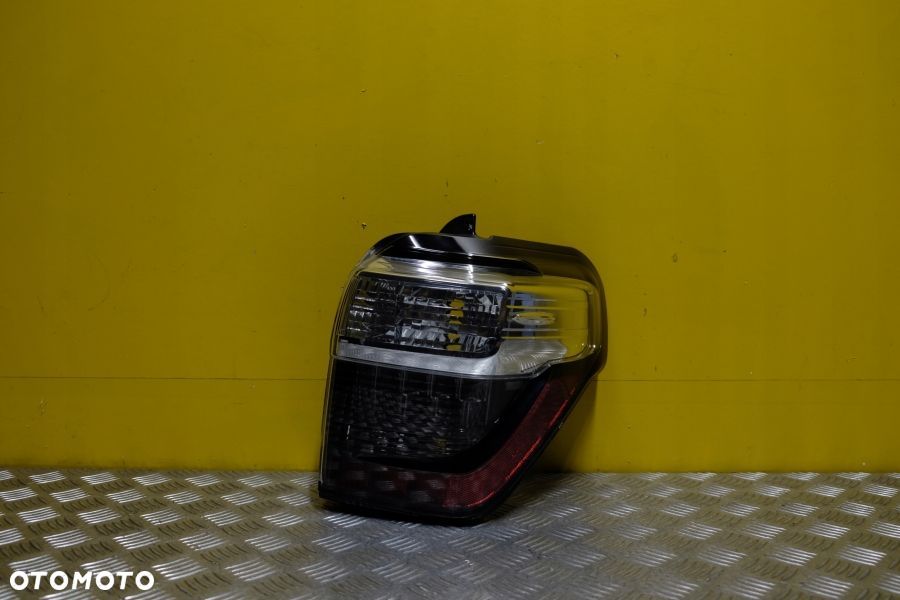 TOYOTA 4RUNNER 2014-2021 LAMPA TYŁ PRAWA LED USA - 1