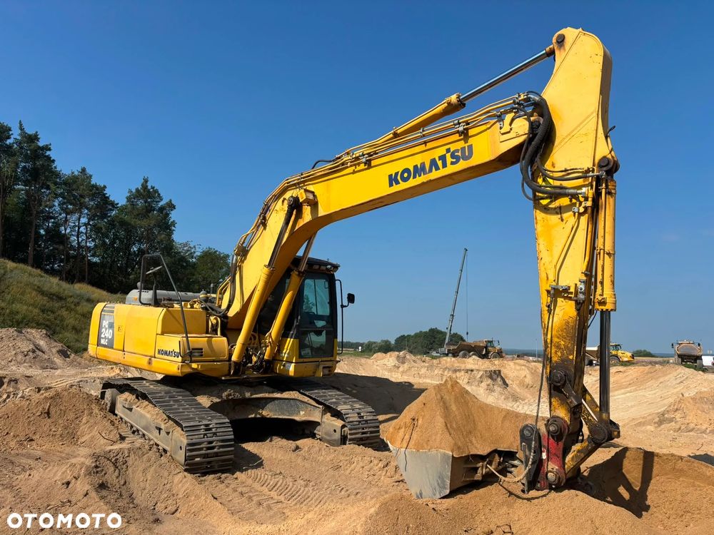Komatsu PC240 - 2