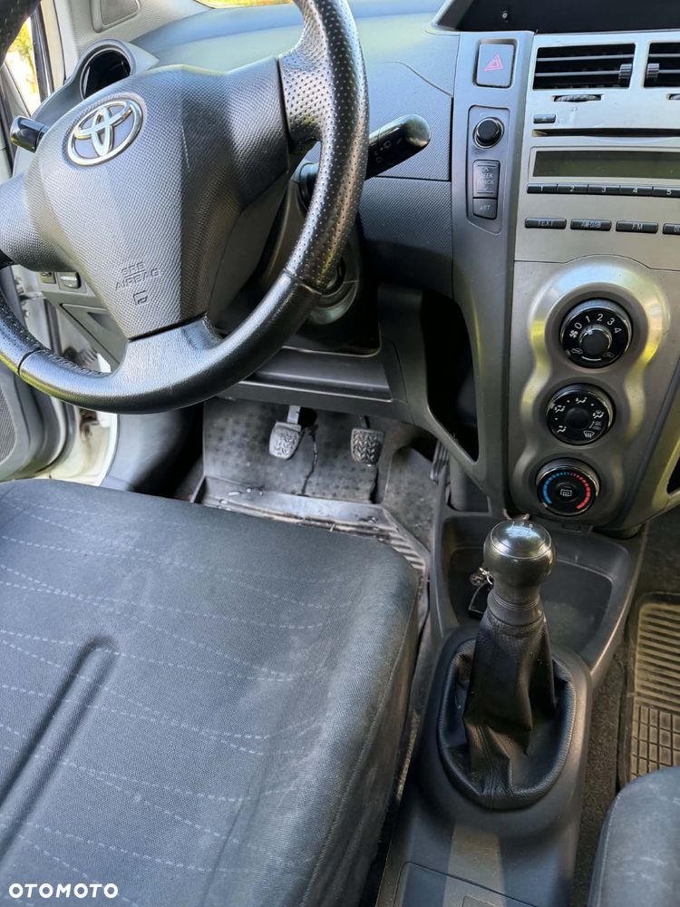 Toyota Yaris - 6