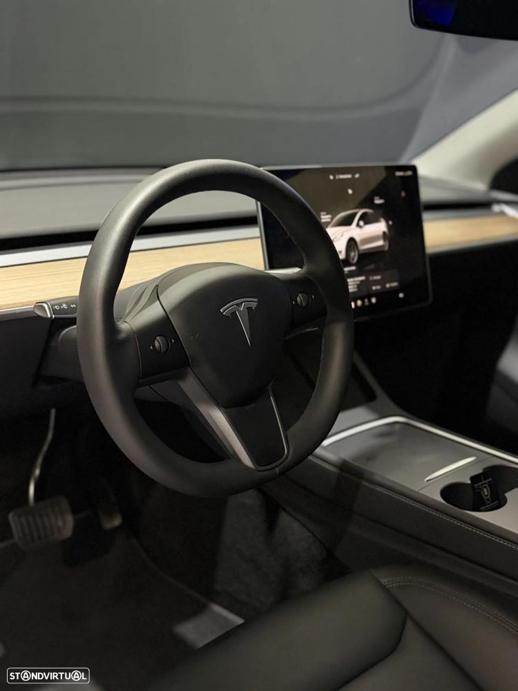 Tesla Model Y Long Range Dual Motor AWD - 13