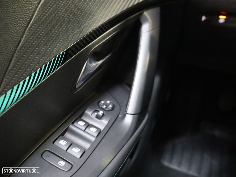 Peugeot 2008 1.2 PureTech Allure - 12