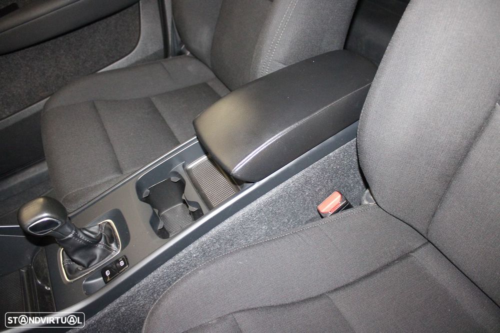 Volvo XC 40 1.5 T2 Momentum Core — fotografia 30