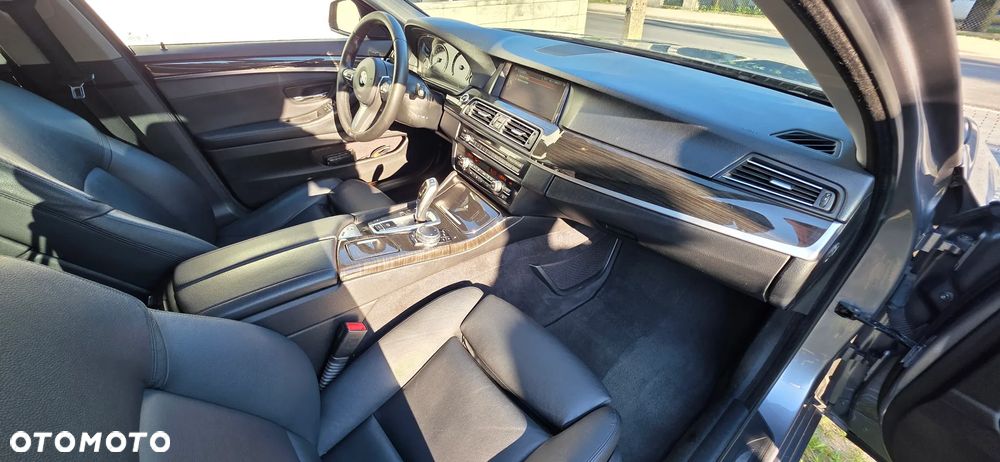 BMW Seria 5 525d Sport-Aut Luxury Line - 12