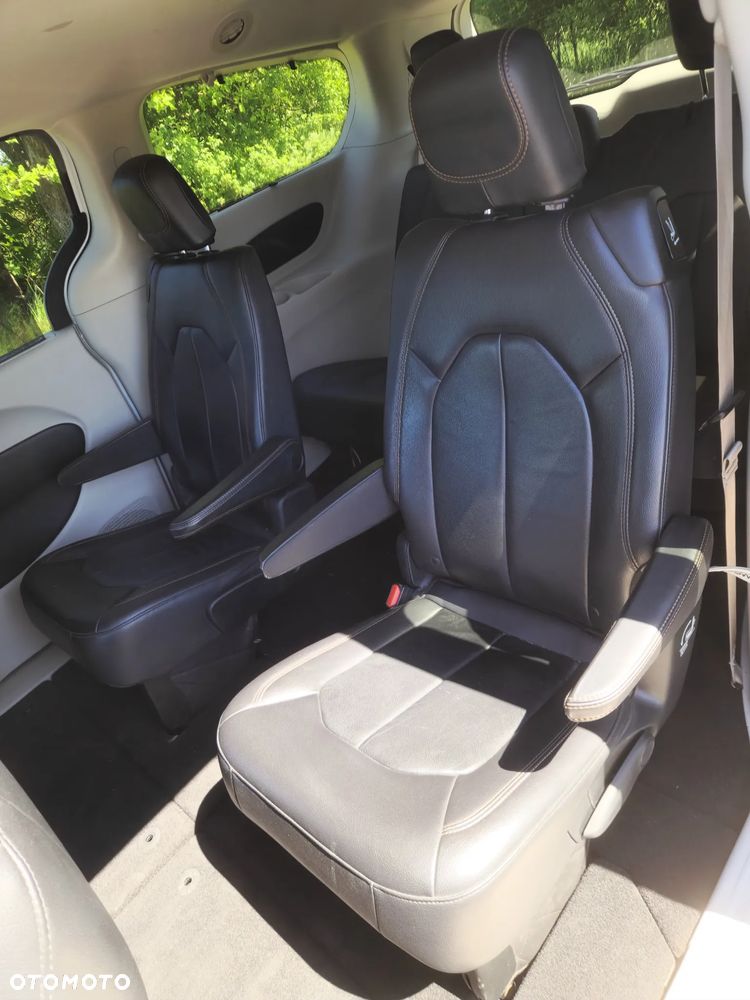 Chrysler Pacifica - 15