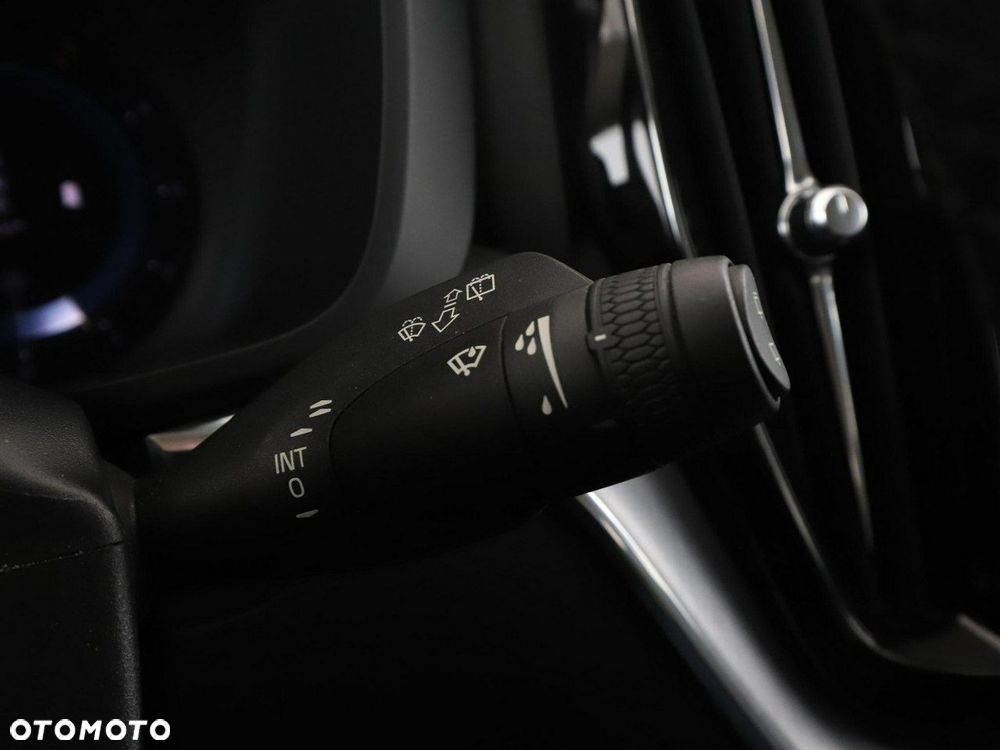 Volvo XC 60 B4 D Geartronic Momentum Pro - 32