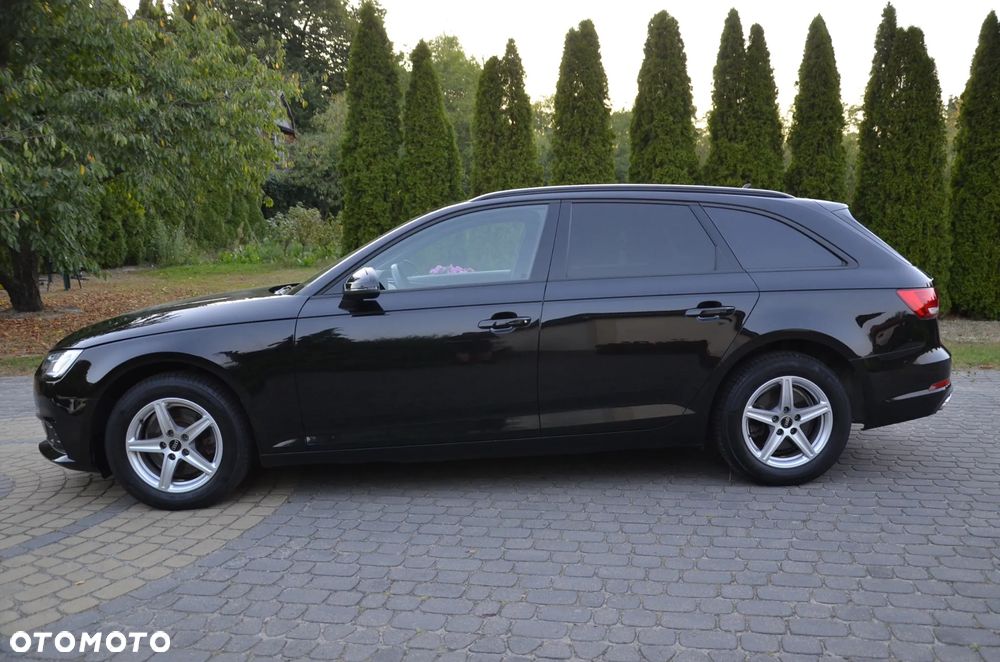 Audi A4 Avant 30 TDI S tronic design - 16