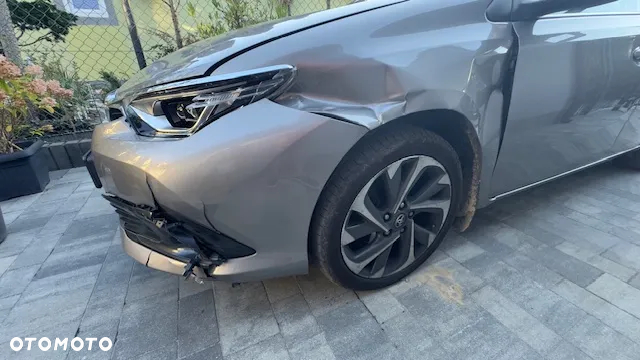 Toyota Auris 1.6 Premium Comfort - 14