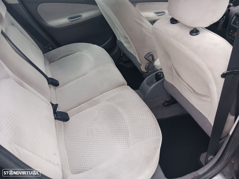 Peugeot 206 1.1 Black & Silver - 31