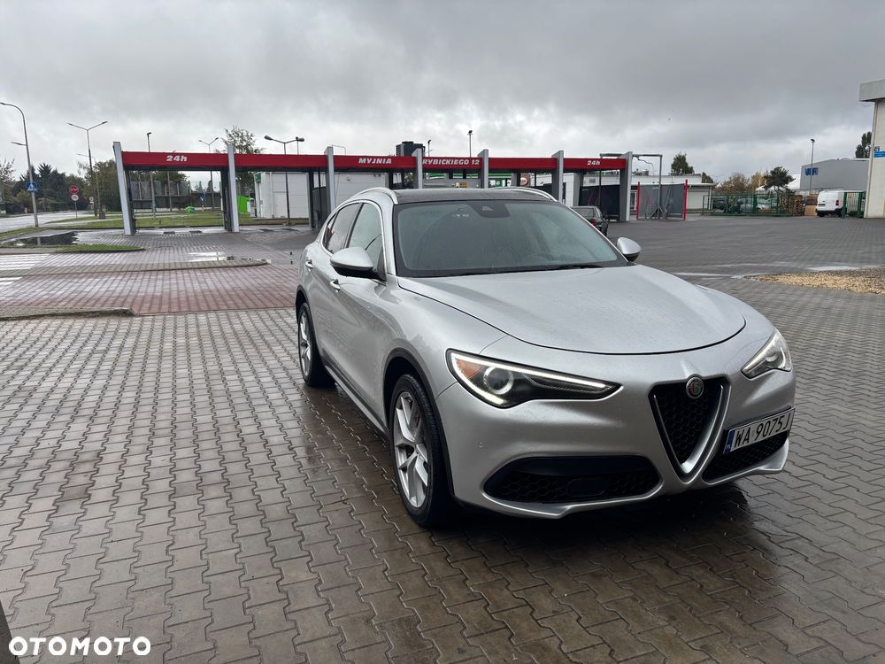 Alfa Romeo Stelvio 2.0 Turbo 16V AT8-Q4 Lusso Ti - 3