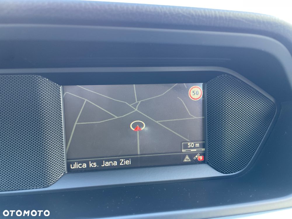 Mercedes-Benz Klasa C 180 BlueEFFICIENCY 7G-TRONIC Avantgarde - 17