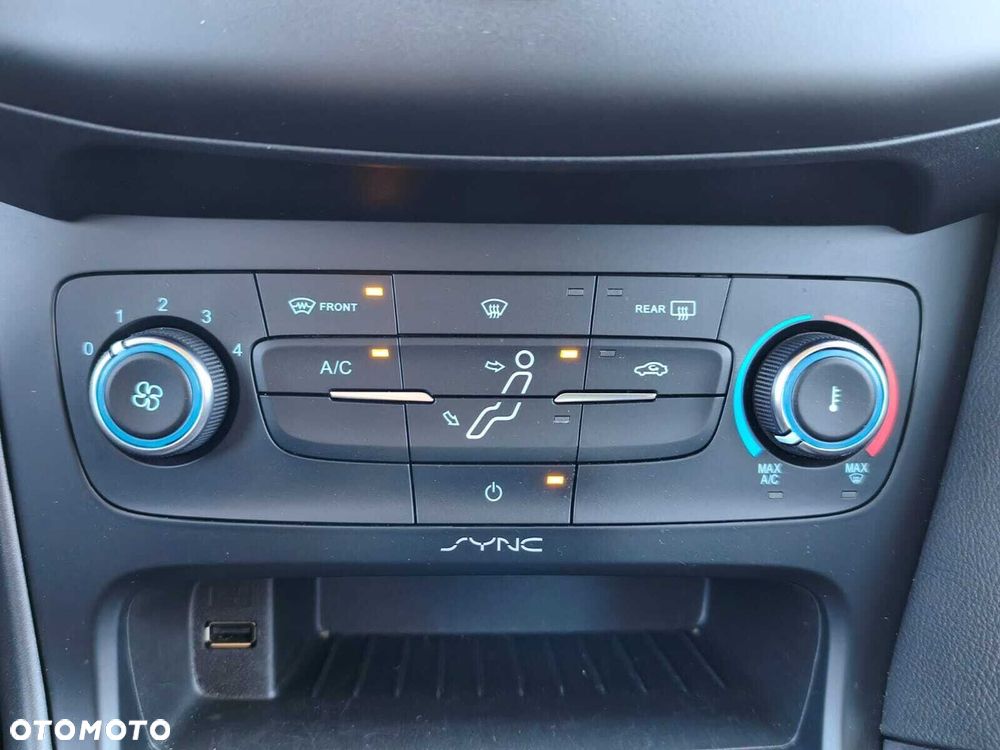 Ford Focus 1.6 SYNC Edition - 26