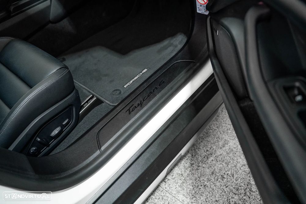 Porsche Taycan Cross Turismo 4 - 30