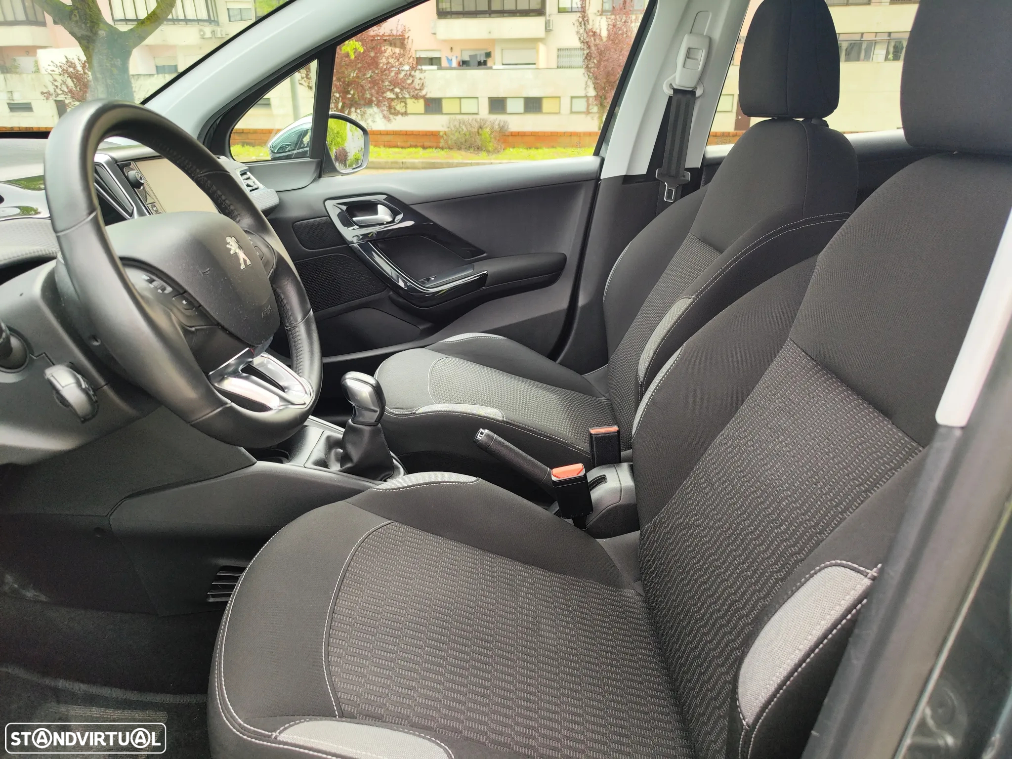 Peugeot 208 1.2 PureTech Style - 9