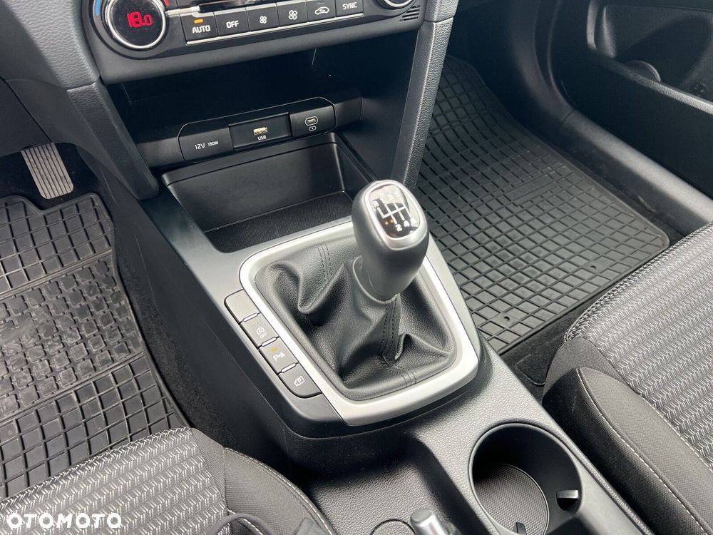 Kia Ceed - 22