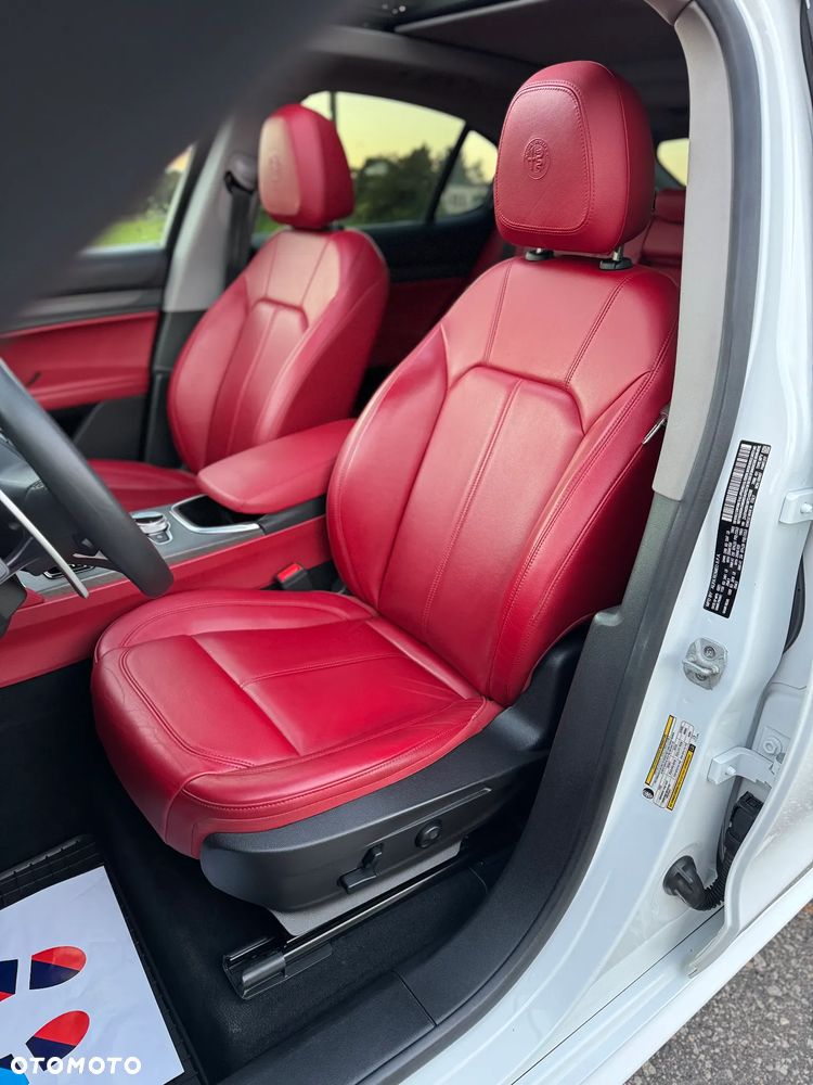 Alfa Romeo Stelvio 2.0 Turbo 16V AT8-Q4 Ti - 30