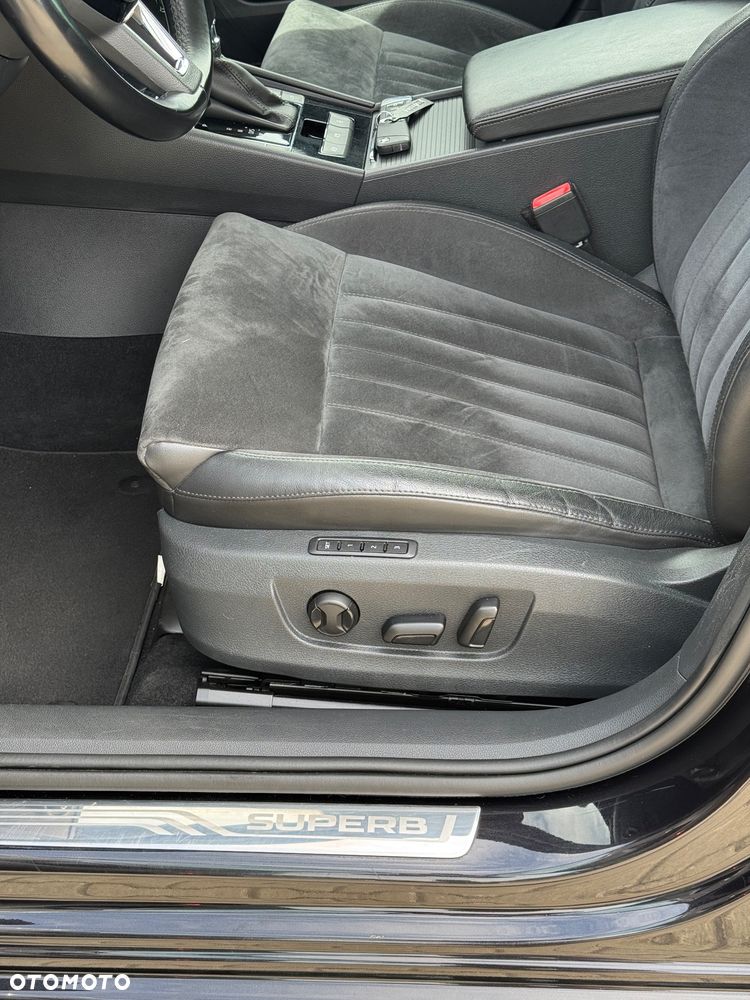 Skoda Superb 2.0 TDI DSG Premium Edition - 21