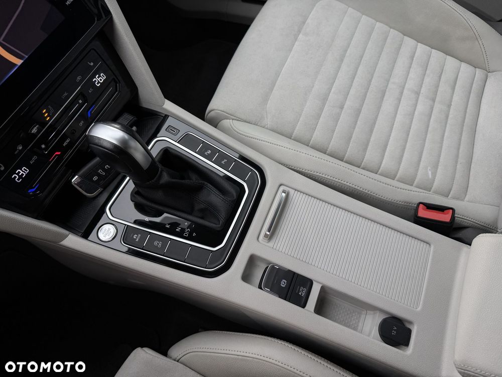 Volkswagen Passat 2.0 TSI Elegance DSG - 27