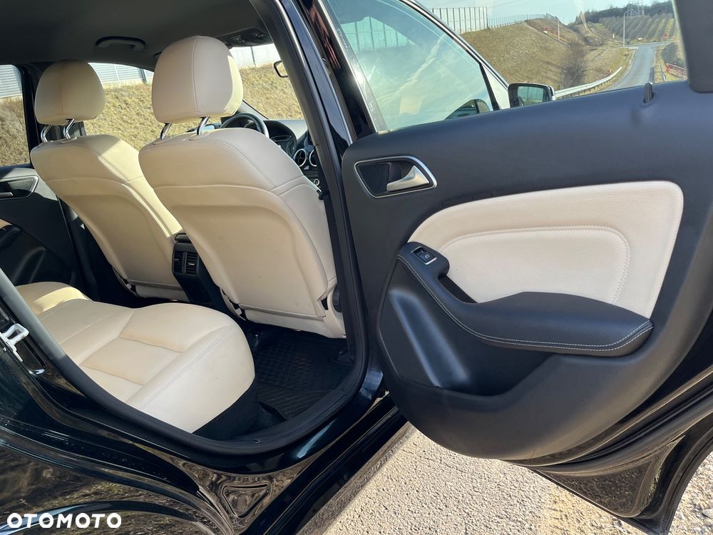 Mercedes-Benz Klasa B (Electric Drive) 250 e - 13