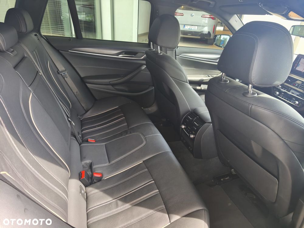 BMW Seria 5 530d xDrive M Sport Edition - 10