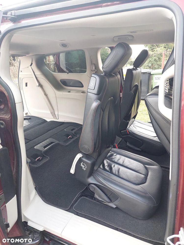 Chrysler Pacifica - 12