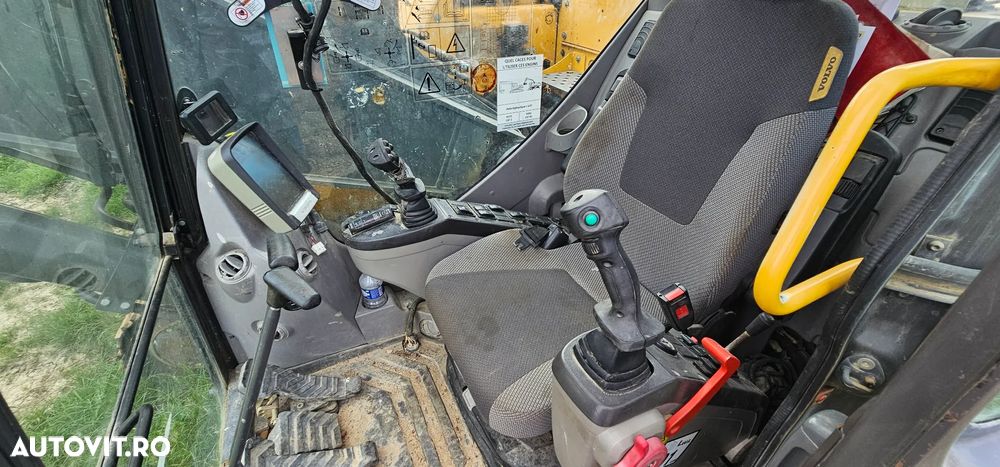 Volvo ECR 235 DL Excavator pe senile - 5