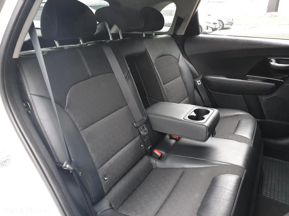 Kia Niro 1.6 GDI Hybrid L Business Line - 27